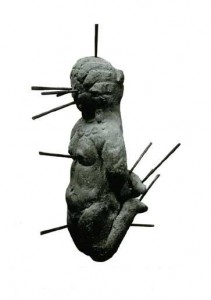 Bambola voodoo - Museo del Louvre Bambola voodoo - Museo del Louvre